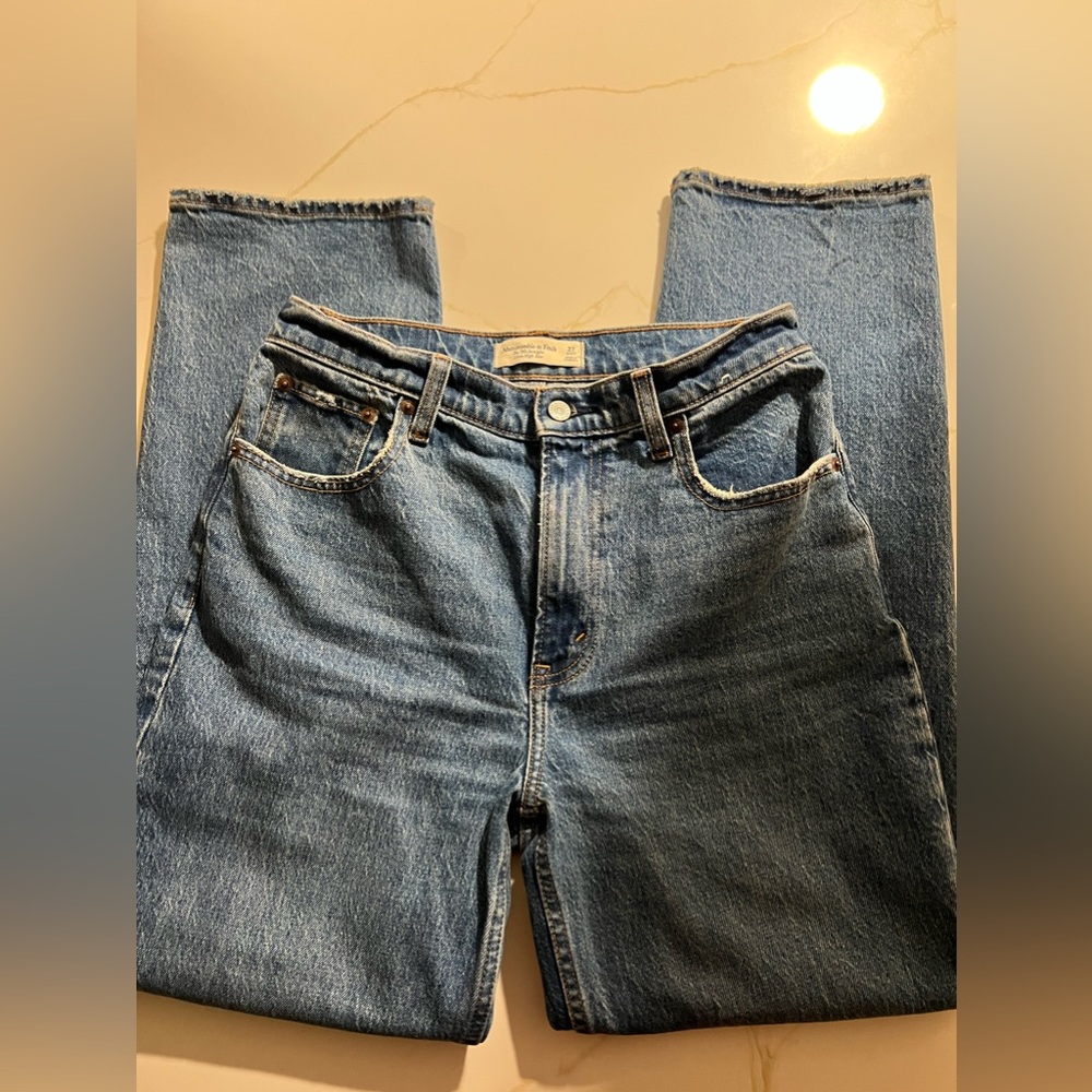 ABERCROMBIE & FITCH Ultra High Rise 90s Straight Jean